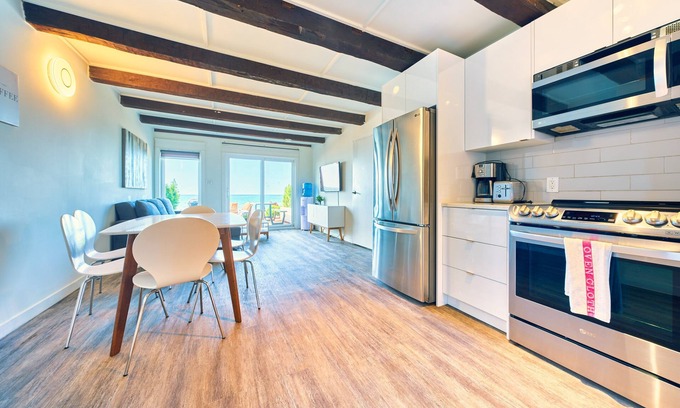 Wainfleet Cottage | Suite 203: Beautiful 3-Bedroom Beachfront Townhouse