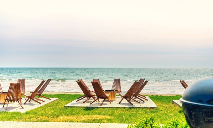 Wainfleet Cottage | Suite 204: Beautiful 3-Bedroom Beachfront Townhouse