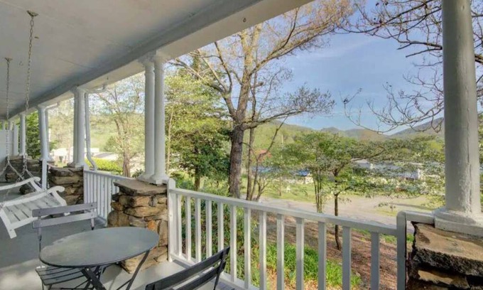 Black Mountain Apartment | Suite 3, Quick Stroll to Downtown Black Mountain