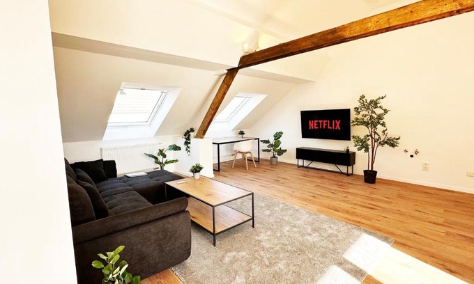 Krefeld Apartment | Suite-Apartment zentral in Krefeld mit hohen Decken
