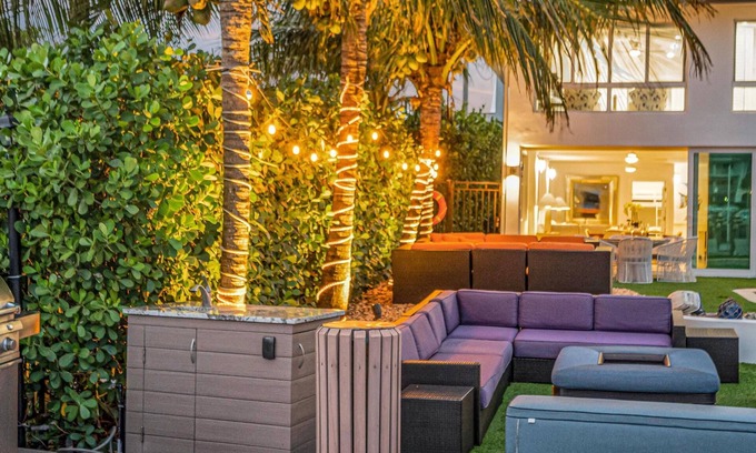 Barrier Island Apartment | Suite by Beach Waterfront Lago Key Three