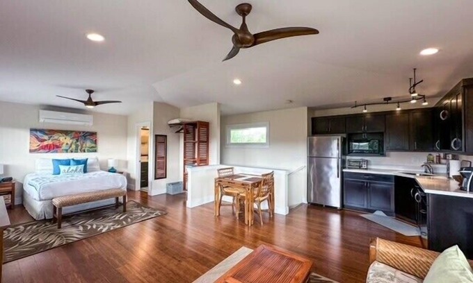 Kalama Tract Apartment | Suite By the Sea - a bright and sparkling Apartment