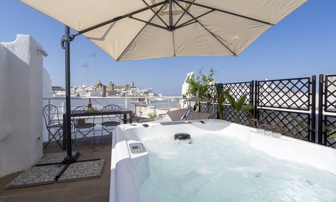 Ostuni House | Suite Cavour 30 - Historic center of the 1700s, with Sea View, Wi-Fi and Air Conditioning