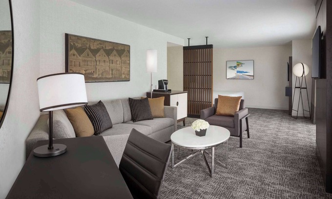 Financial District Hotel | Suite + Connecting Room at a 4⭐️ Hotel