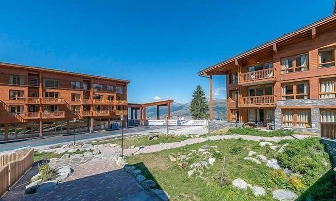 Arc-1800 Condo | Suite de 55m2 Local à Skis Piscine Semi-Couverte