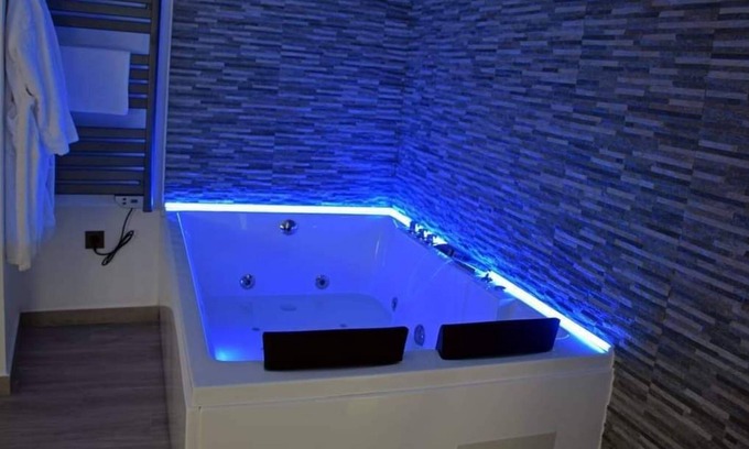 Benalup-Casas Vieja Apartment | Suite del Encanto. Jacuzzi