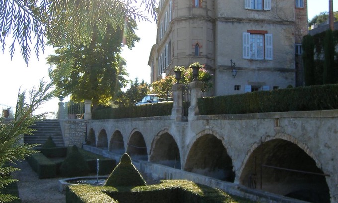 Valensole House | Suite "Eugenie" in the heart of the Castle (capacity 3)
