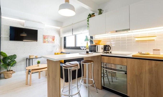 Lagunillas Apartment | Suite Home Cervantes