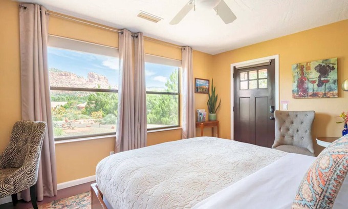 Oak Creek House | Suite Mimosa/Get Back to Nature at Secluded Couple's Retreat