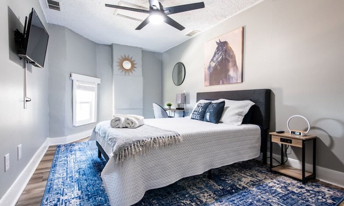 Smoketown Jackson Apartment | Suite near downtown Louisville, KY · Suite XI