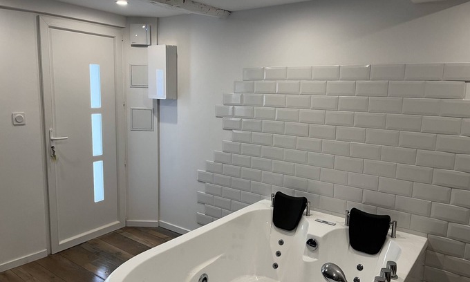 La Farlede Apartment | Suite Romantique Lovenid 83