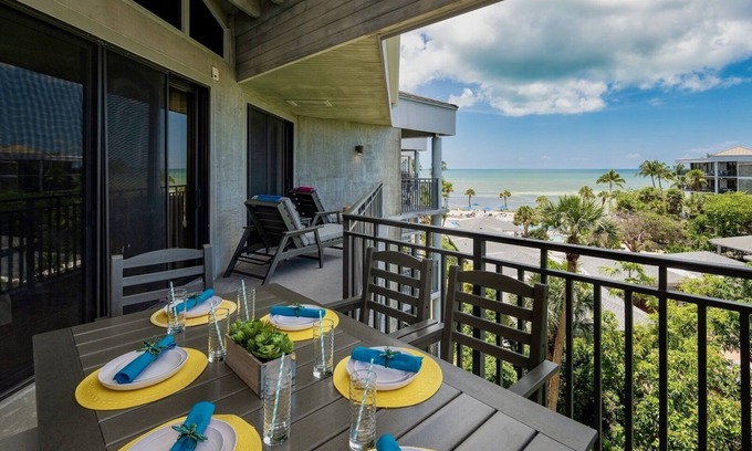 Key West Condo | *SUITE SANCTUARY @ THE BEACH* Oceanfront Condo & Pool + LAST KEY SERVICES.