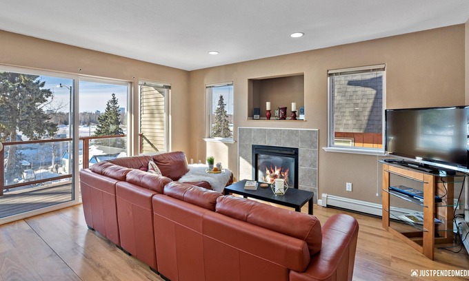 Fairview House | Suite Spot-Sleeps 6-Plus Balcony