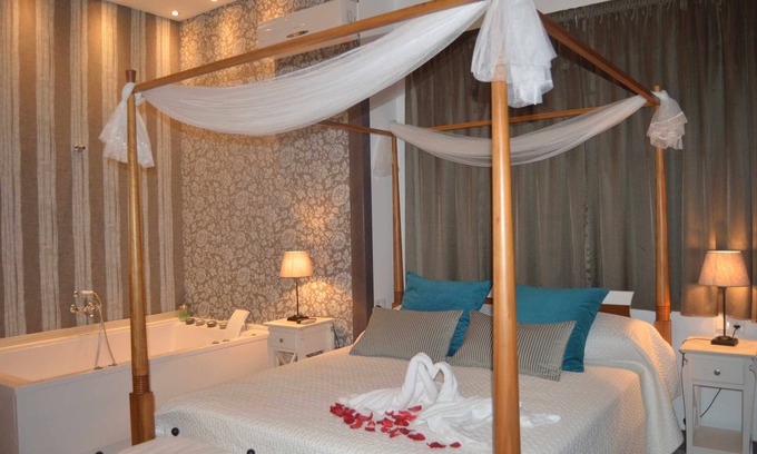 Arenas Apartment | Suite with private jacuzzi in the room