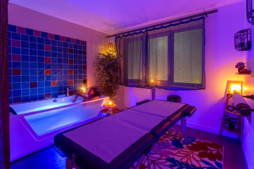 Amiens Apartment | Suite ZEN 32m2 Centre ville Spa & Table massage &Parking