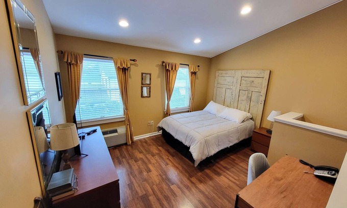 Hershey Apartment | Suites On Chocolate - The Theater