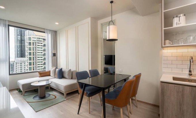 Bangkok Central Business District Condo | Sukhumvit 24/2 BR/Breakfast/Monthly