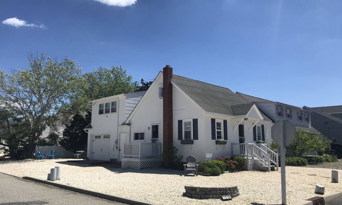 Surf City House | Summer 2024 Dates Open! 3bed2bath Beautiful Surf City home, ideal location.