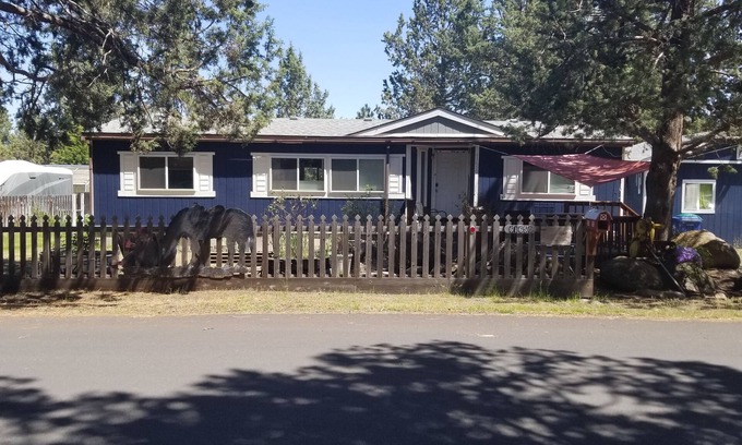 Southern Crossing House | Summer at Deschutes River Bliss, access to river and river trails