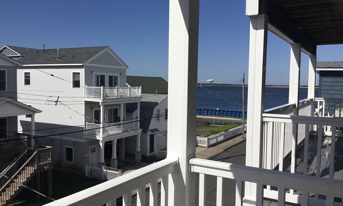 Highlands House | Summer Beach House convenient to everything