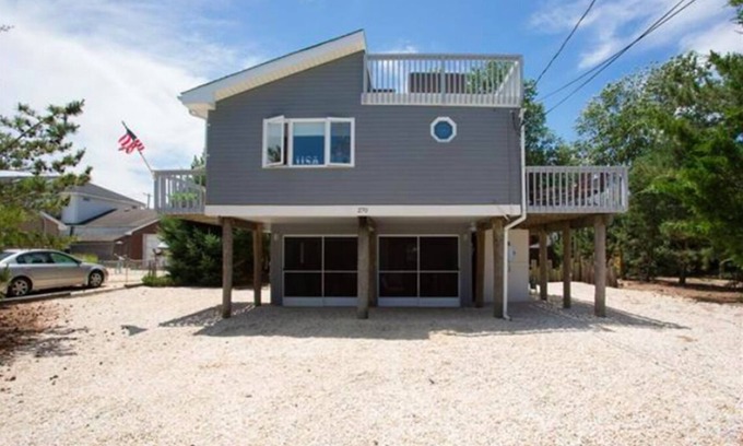Ship Bottom House | Summer Beach House with Spacious Roofdeck