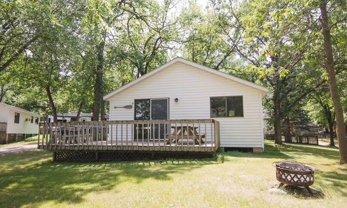 Richmond Cabin | Summer Breeze, a 3BR cabin near the beach with lake views at Riverside Resort
