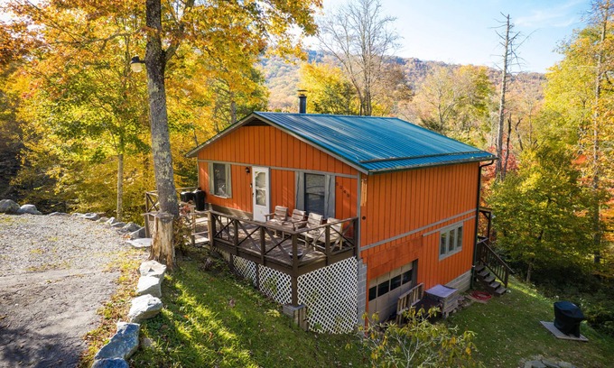Newland Cabin | Summer Deal! Cozy Banner Elk Cabin Near Downtown & Prime Hiking Trails