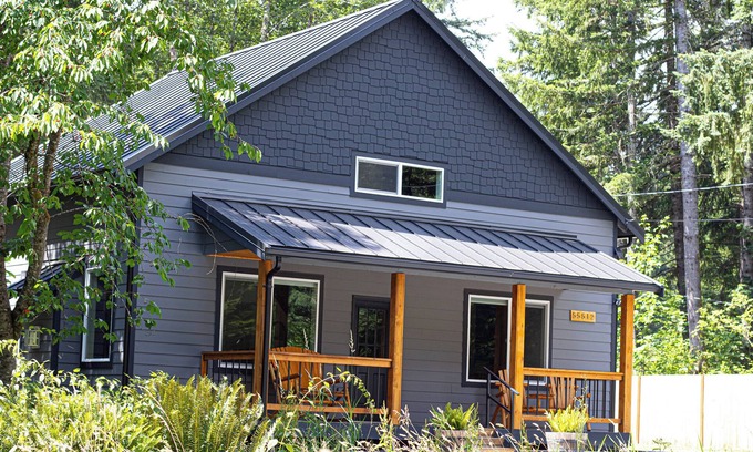 Ashford House | Summer Filling Fast! Sleeps 8 - Hot Tub - Fire Pit