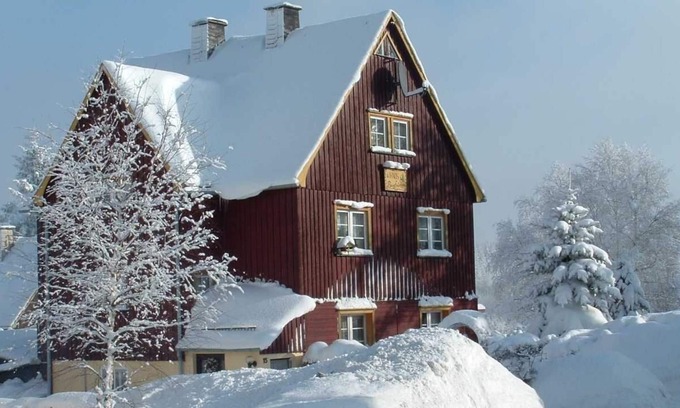 Hermsdorf-Erzgebirge Apartment | Summer freshness and winter fun at Haus Bergfrieden