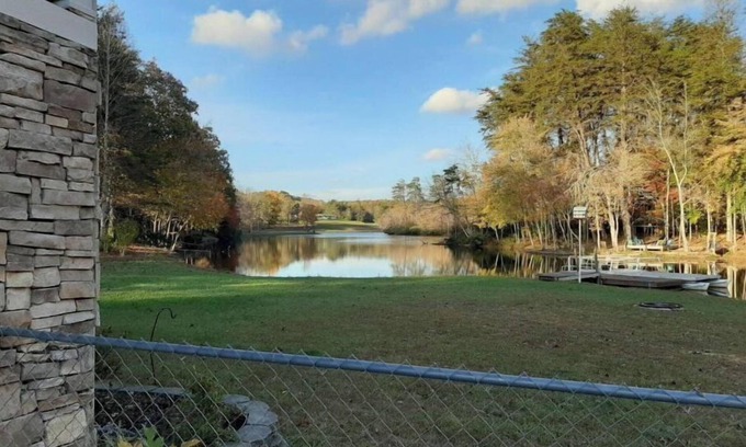 Crossville House | Summer Fun! Lake House - PETS, jukebox, pool table, firepit, canoe, kayak