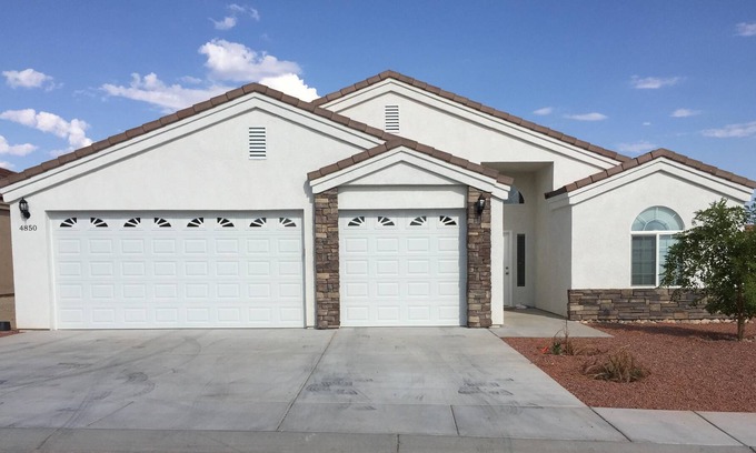 Fort Mohave House | SUMMER FUN -- SPACIOUS VIEW HOME 5 MINUTES TO COLORADO RIVER