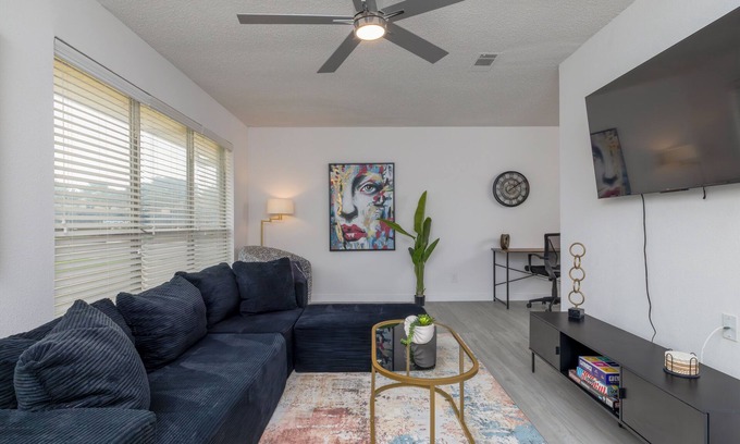 Euless House | Summer Getaway w/Fenced Yard - Near DFW Airport