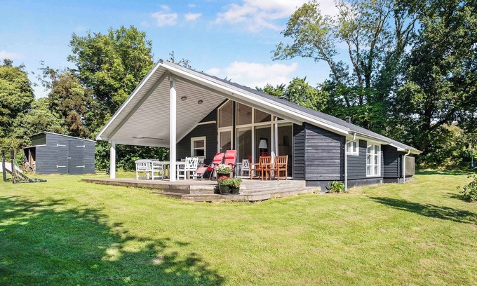 Haarby House | Summer house in beautiful nature in Brunshuse