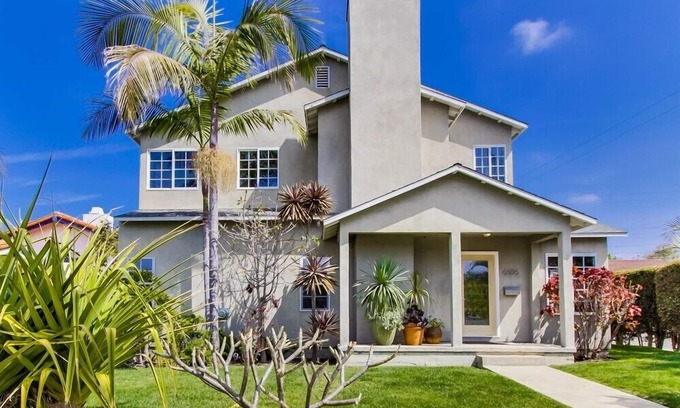 Sunset Cliffs House | Summer is coming! The Grande House in Sunset Cliffs: Fenced Yard, Pet-Friendly, and Bikes!