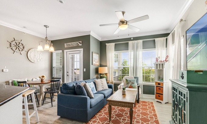 Corpus Christi Condo | Summer is HERE! 1 min walk 2 the beach! Sleeps 8