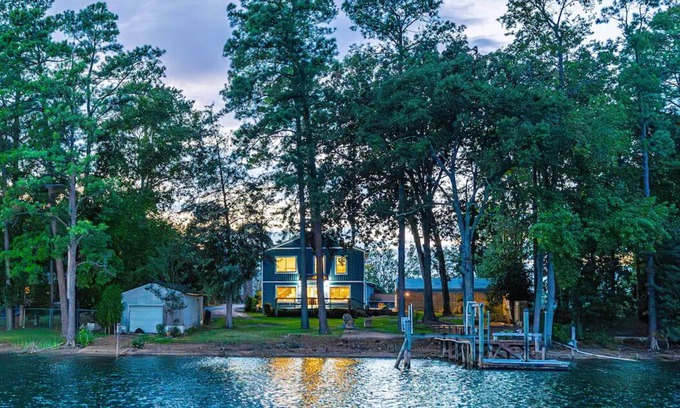 Chapin House | Summer plans?! Gorgeous Lakefront Escape. Lake all day, firepit at night