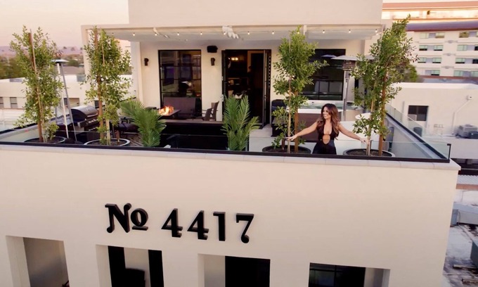 Entertainment District House | SUMMER RATES! ENTERTAINMENT DISTRICT PENTHOUSE 4417OldTown.com DISCOUNTS ON EXTENDED STAYS