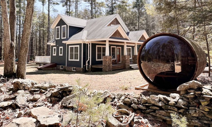 Mount Marion House | SUMMER RENTAL - AVAILABLE FROM JUNE 1 - AUG 31.
