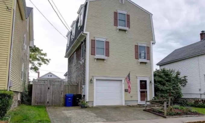 Fifth Ward House | *SUMMER RENTAL* Gorgeous, furnished 3 bedroom 1.5 bath w/garage & private deck