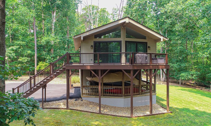 Mineral House | Summer Rentals, Lake Anna, Boat Slip, Lake Access, Small Dog Friendly