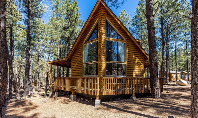 Williams Cabin | Summer Retreat at Moose Manor: Luxury and Adventure Near the Grand Canyon
