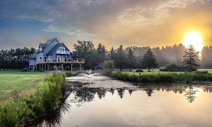 La Pointe House | SUMMER SPECIALS Beautiful lake front, beach and pool table