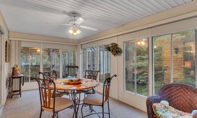 Table Rock Condo | Summer Vacation: 2bd/2ba 100% Comfort: Cozy & Clean plus Golf, Swim, Fish