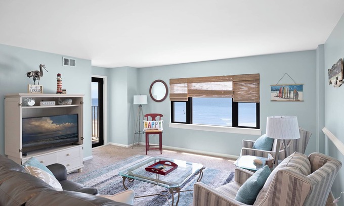 Indian Beach Condo | Summer Winds 403: Oceanfront 2BR 2BA, Complex Amenities!