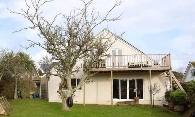 Gorran Haven Cottage | SUMMERFIELD HOUSE WITH HOT TUB, pet friendly in Gorran Haven