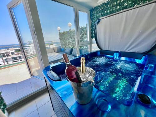 Constanta Apartment | SUMMERLAND Sea View Penthouse & Jacuzzi