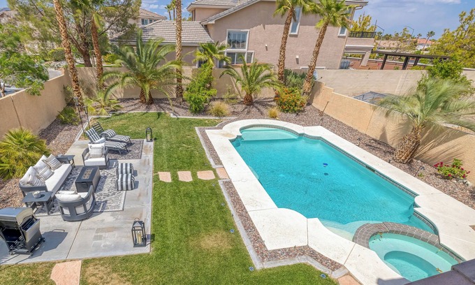 Spring Valley House | Summerlin South Villa 5BD + Private Pool & Hot Tub +Luxury Resort Like Amenities