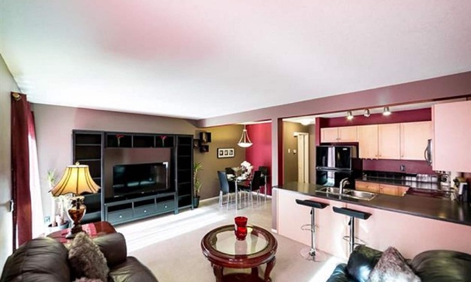 Ellerslie House | SUMMERSIDE 3 BEDROOM TOWNHOUSE WITH FREE PARKING