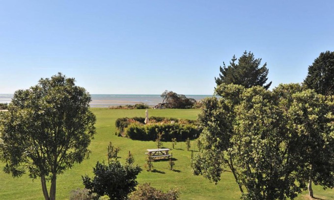Rangihaeata Bed & Breakfast | Summerspring Beachfront Accommodation
