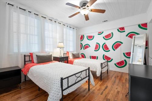 Richmond Hill House | Summertime Home For 8, Fast Ev ChargerPets Fenced Yard